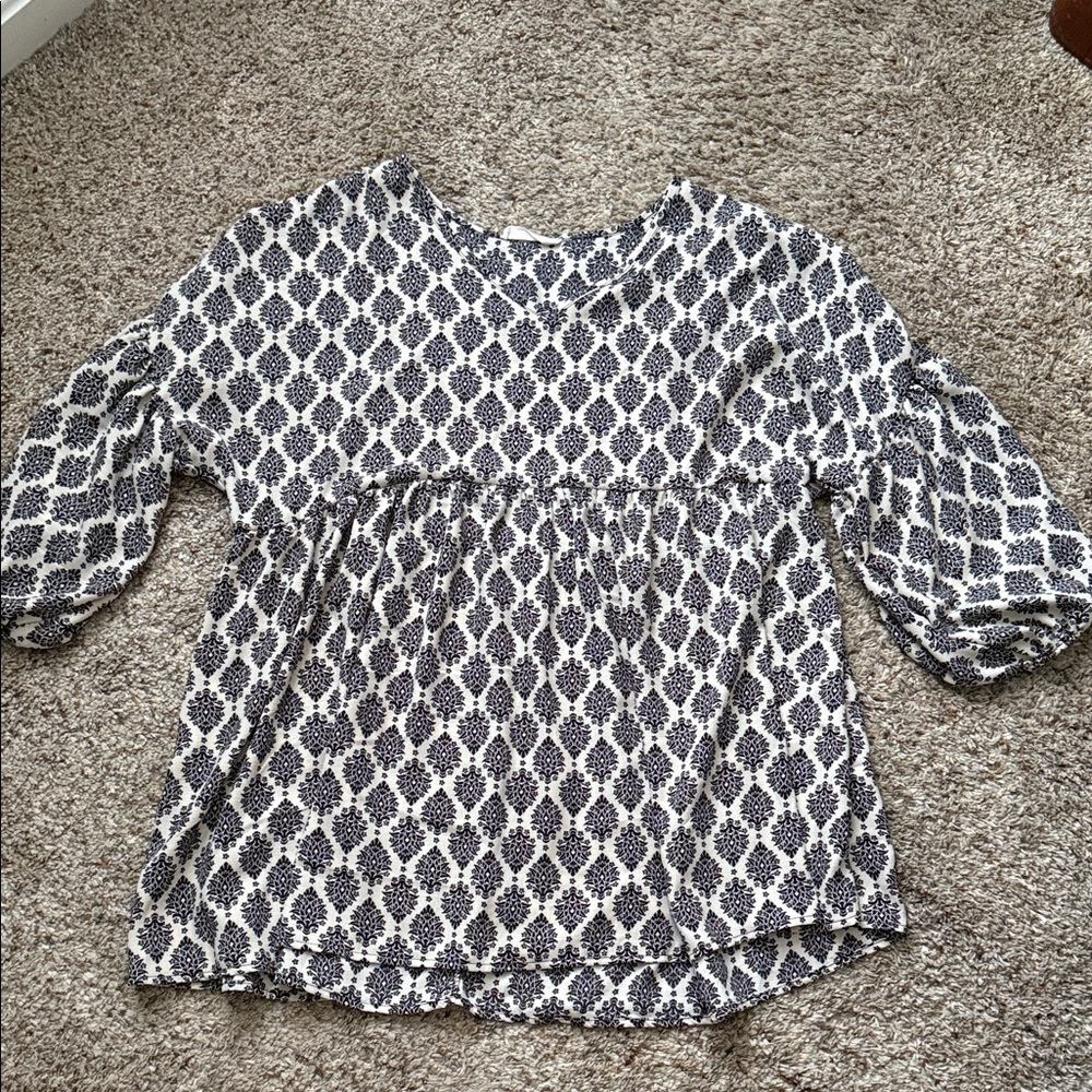 Women's Black and White Patterned Top
